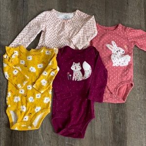 Bundle of 4 baby girl onesies / bodysuits